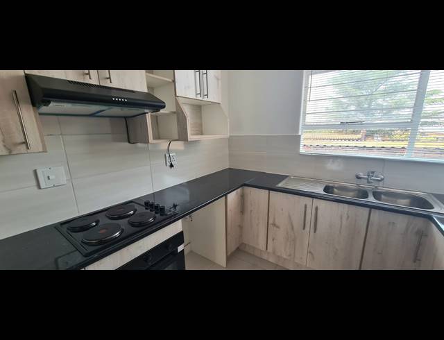 2 BEDROOM TOWNHOUSE FOR SALE IN SOUTH CREST